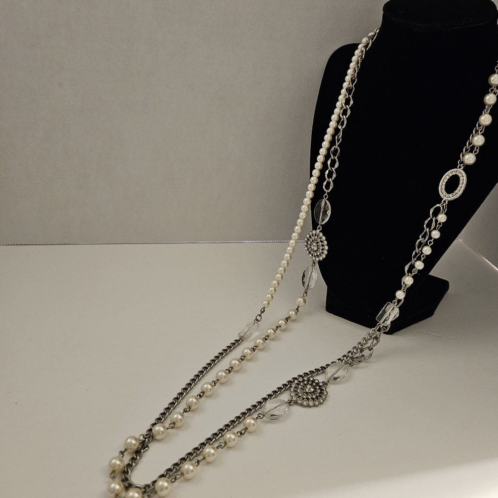Extra long chain necklace Pearls